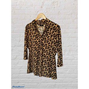 Tahari animal print 3/4 sleeve vneck top